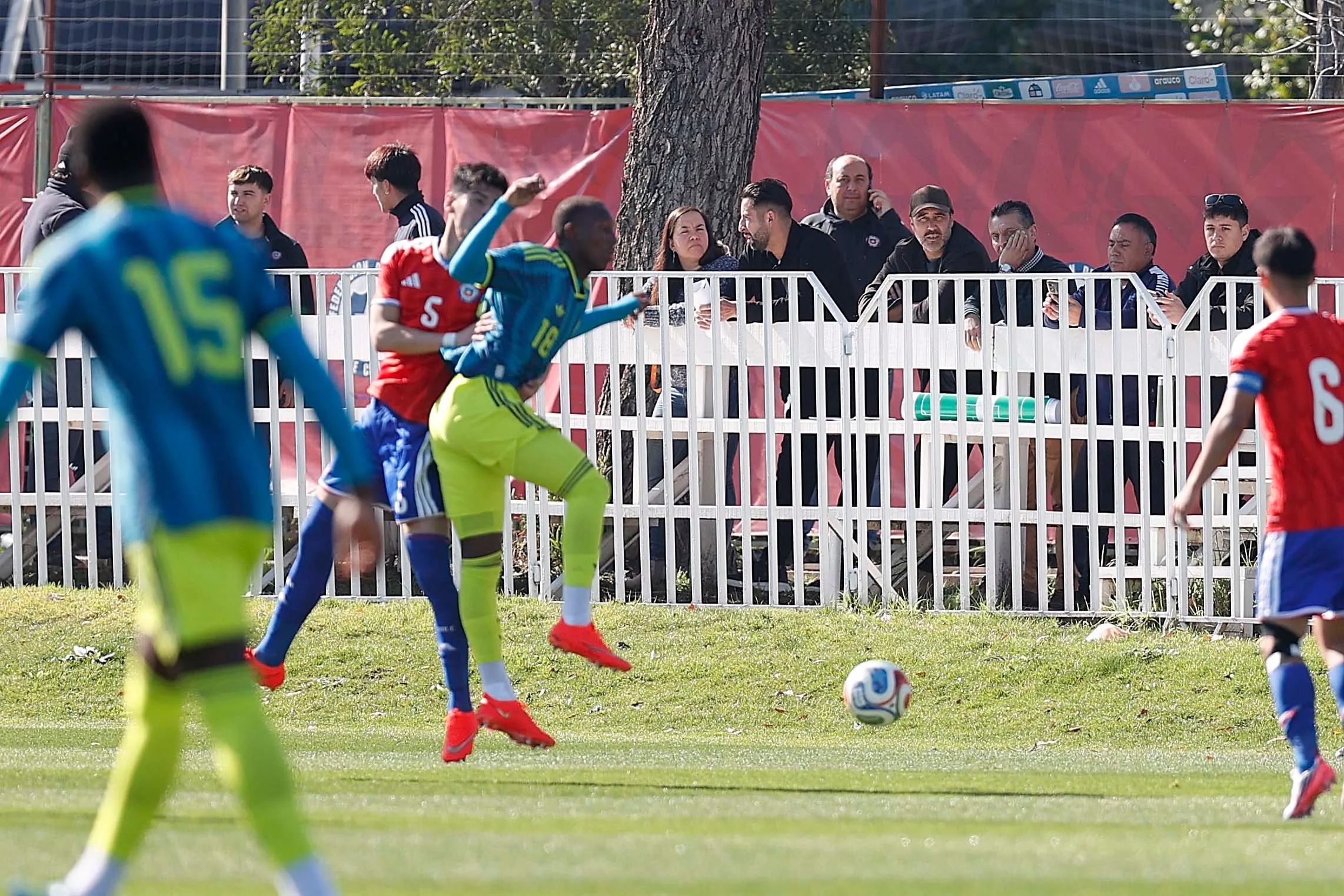 La presencia de Bravo e Isla mirando a los jóvenes valores de Chile