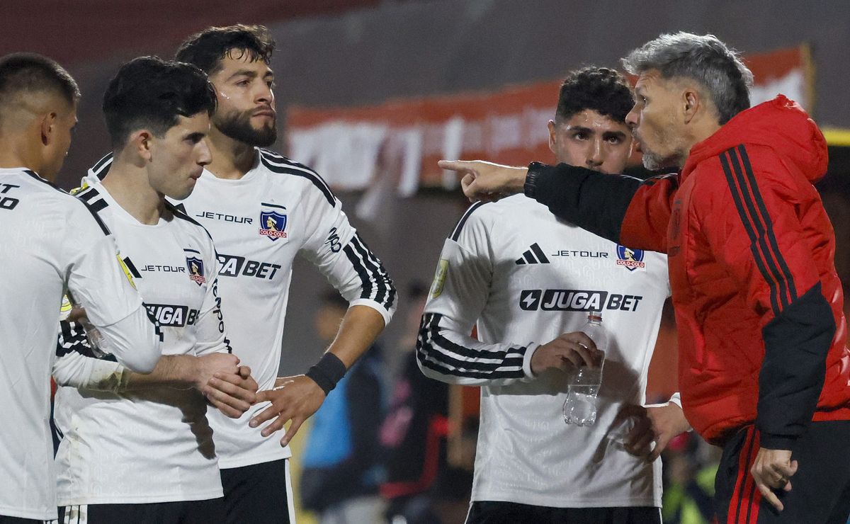 “Si existe una posibilidad”: Fernando Ortiz cuenta la realidad de Colo Colo en el mercado de fichajes
