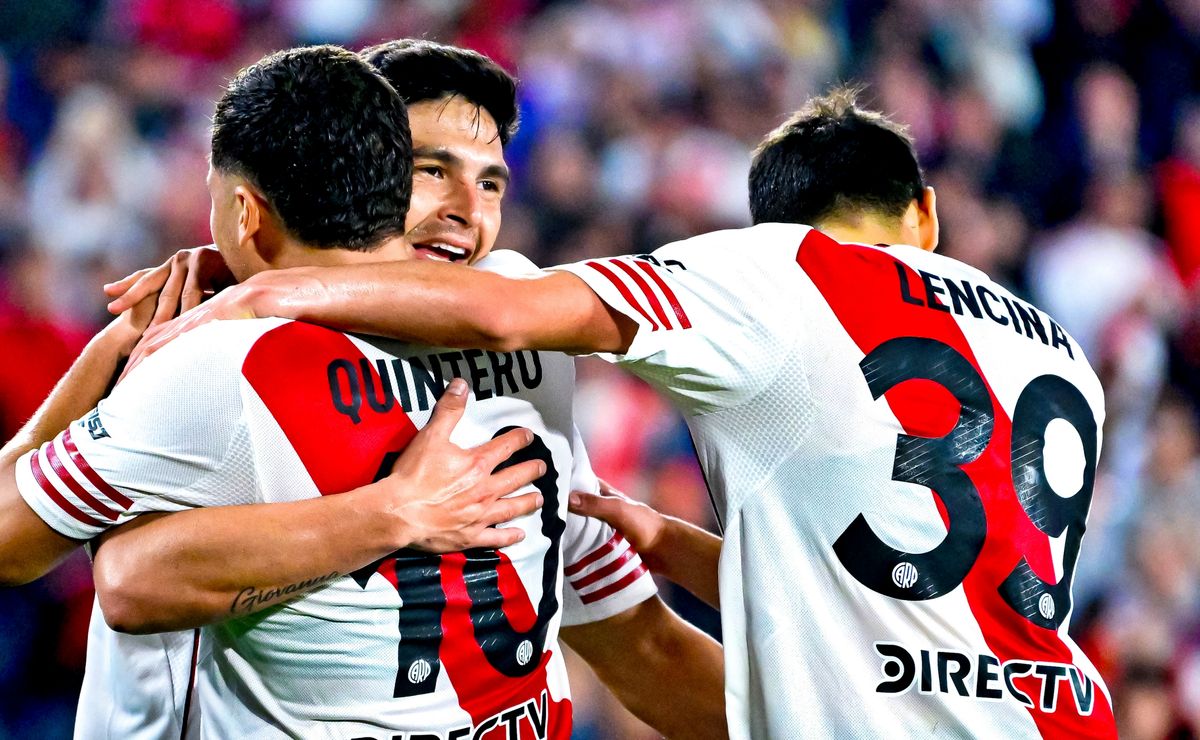 En caso que se caiga Vozinha: El delantero cortado por Coudet en River que fue ofrecido a Colo Colo