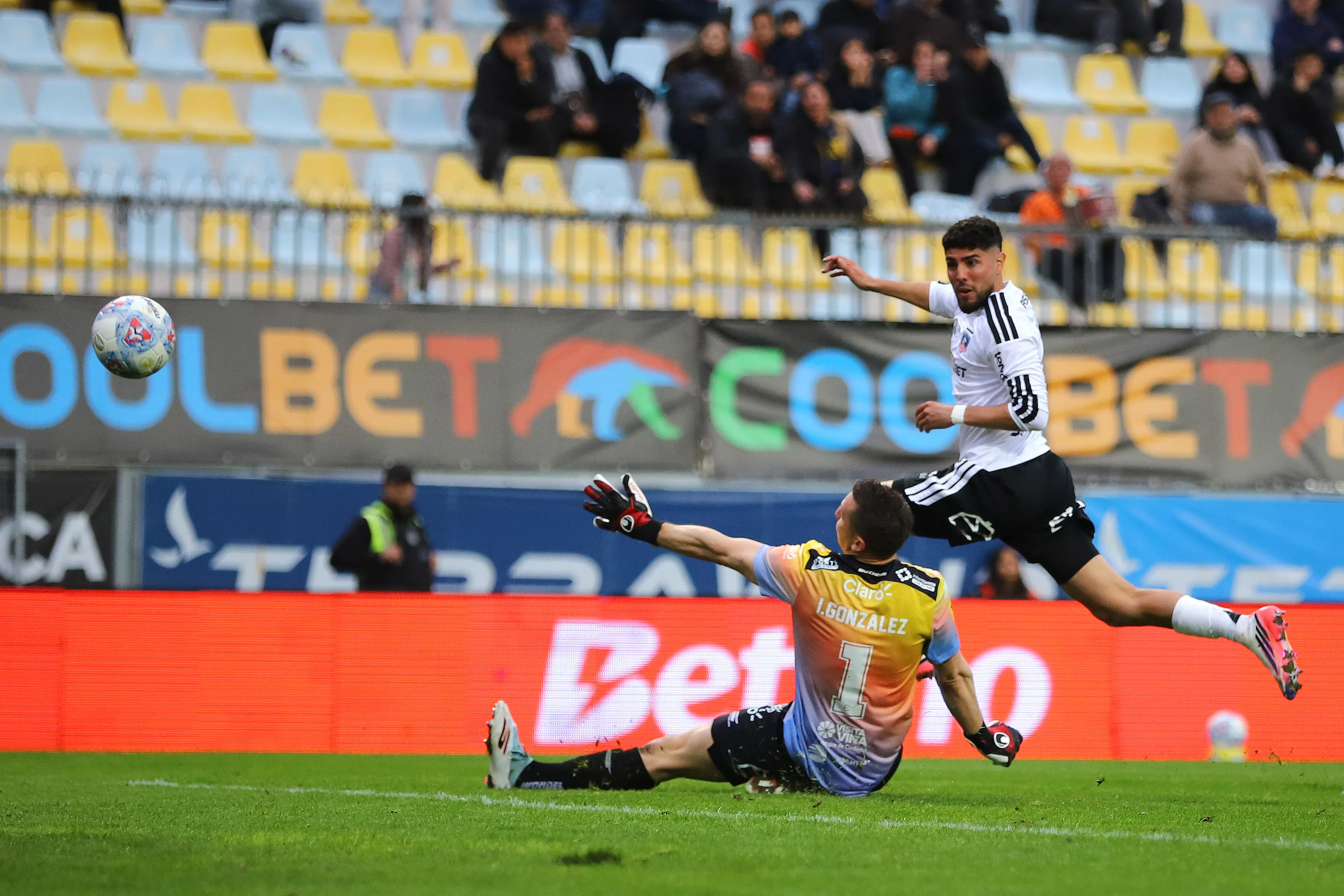 Maximiliano Romero fue una de las figuras de Colo Colo con un doblete en el Estadio Sausalito. | Foto: Photosport.