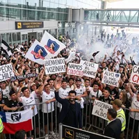 ¡Locura por Vozinha! Hinchas de Colo Colo se organizan para ir a recibirlo