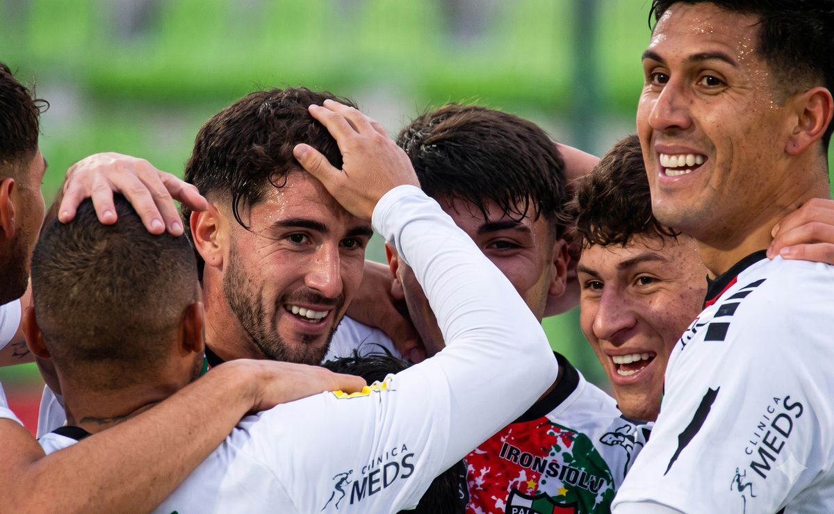 Le hizo un gol de media cancha al Mono Sánchez y queda orgulloso por la postulación al Puskás: “Que lo elogien así está bueno”