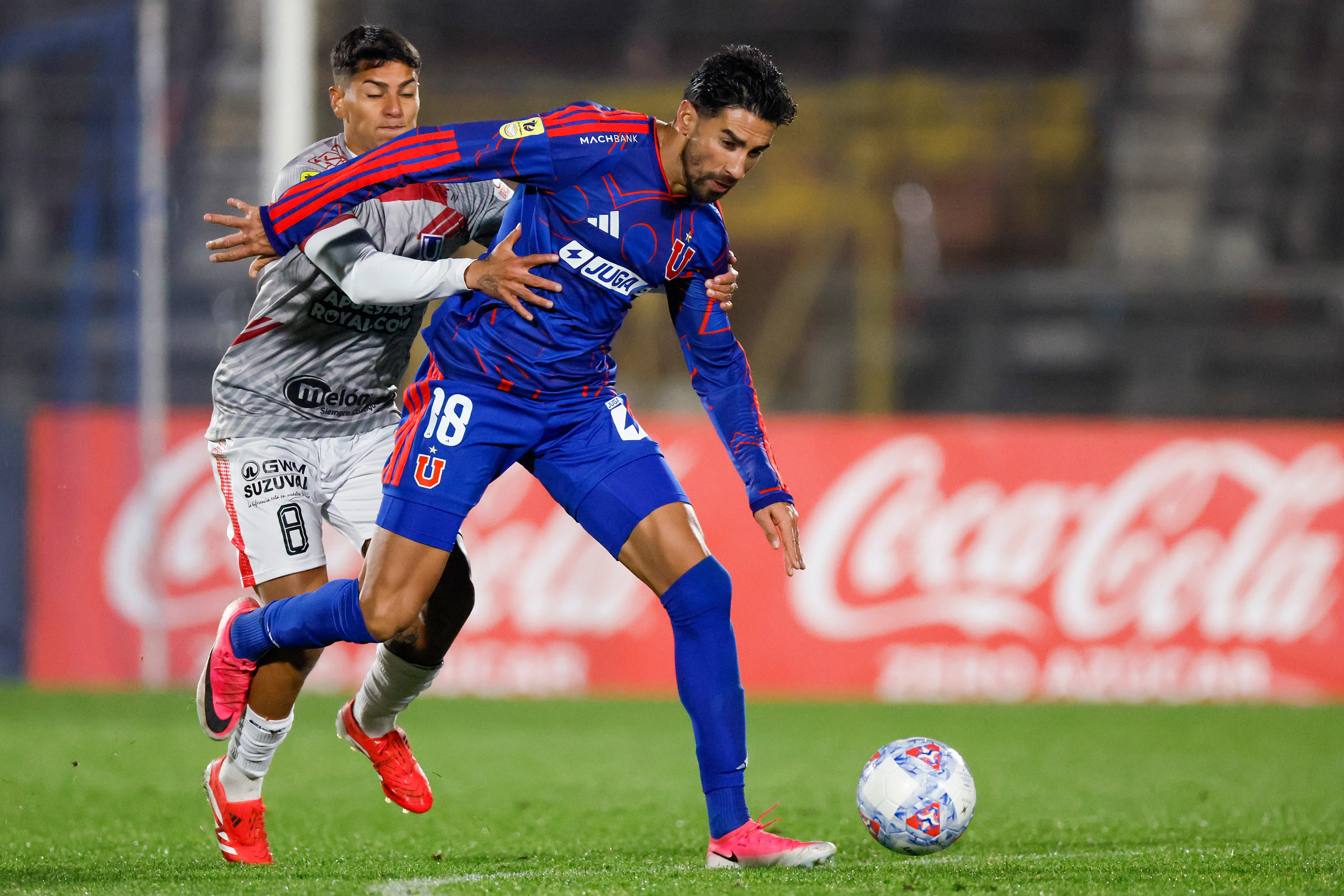 Juan Martín Lucero en acción ante Unión La Calera. (Andres Pina/Photosport).