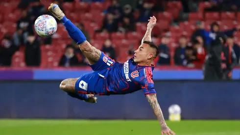 Así fue la pirueta de Eduardo Vargas para abrir el marcador ante Huachipato.