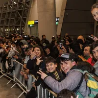 Fotos y videos de la locura total para recibir a Vozinha en Chile