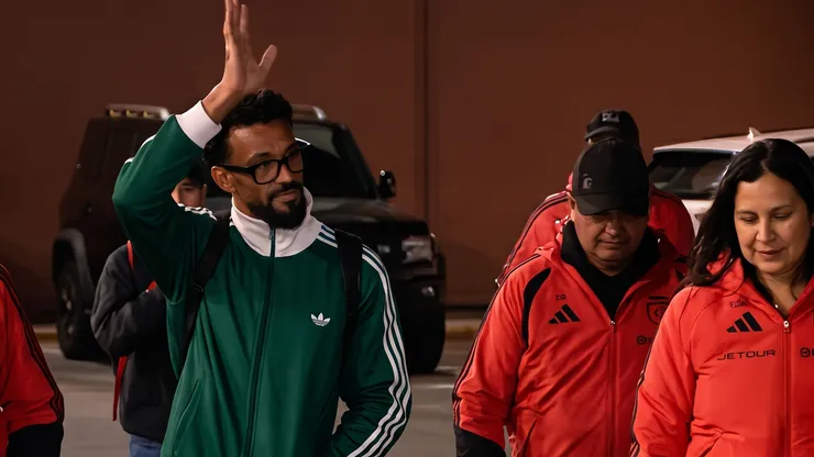Vozinha saludó y tuvo breves palabras para la prensa en su aterrizaje en Santiago.