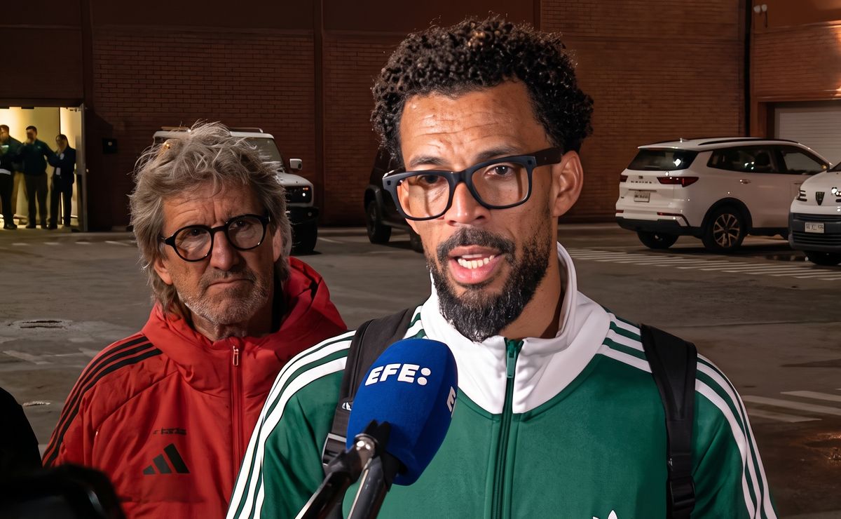 Las primeras palabras de Vozinha tras llegar a Chile para ser refuerzo de Colo Colo: “Agradezco la paciencia de los hinchas”