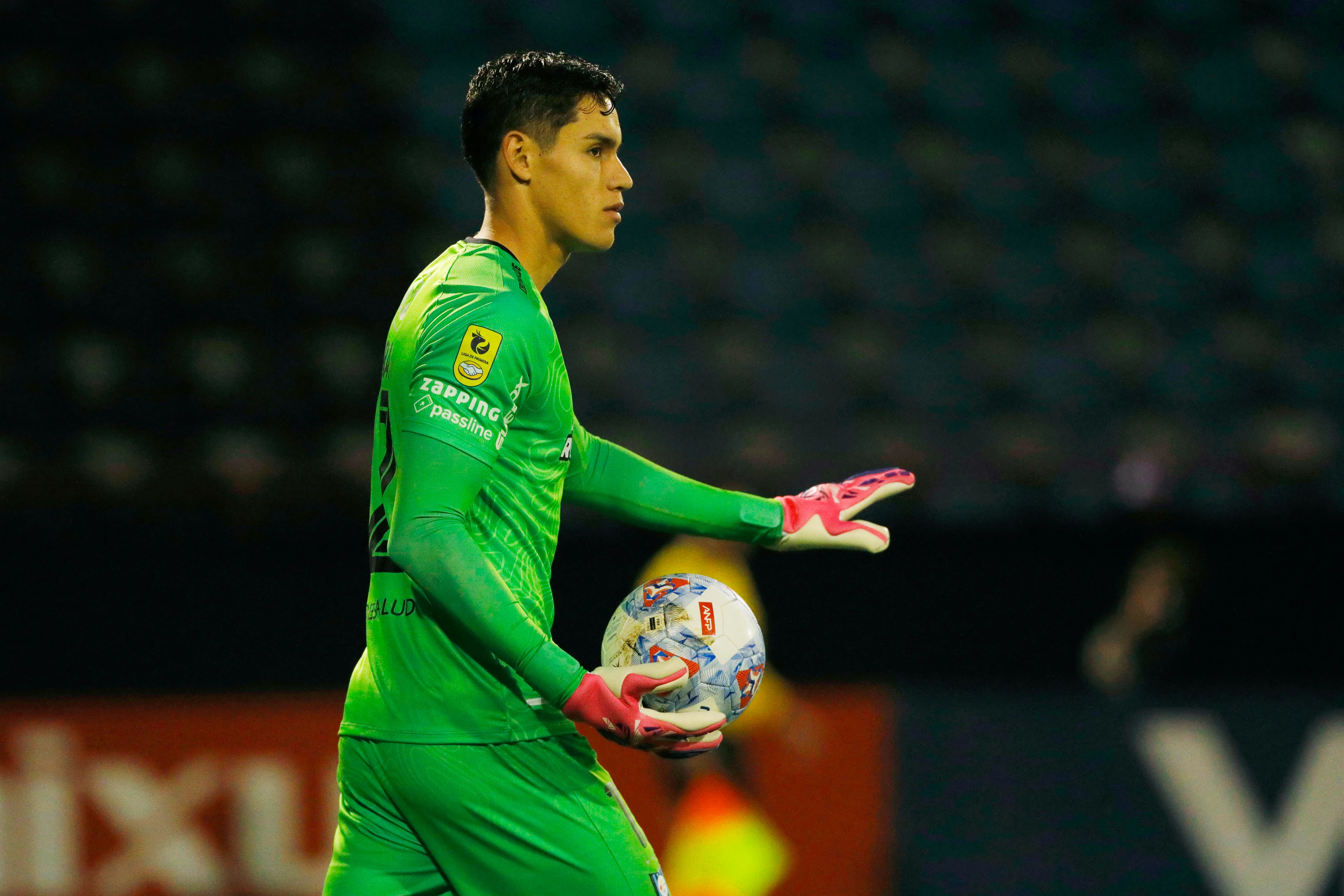 Christian Bravo es un portero de Huachipato que recibió la venia de Claudio Bravo. (Marco Vázquez/Photosport).
