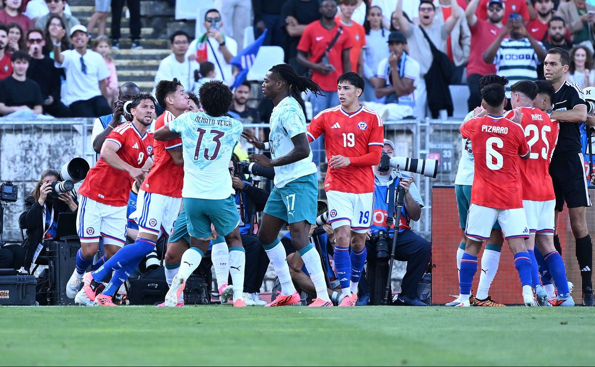 Otro golpe para la selección chilena rumbo al 2030: cortan a figura y le buscan club en el mercado