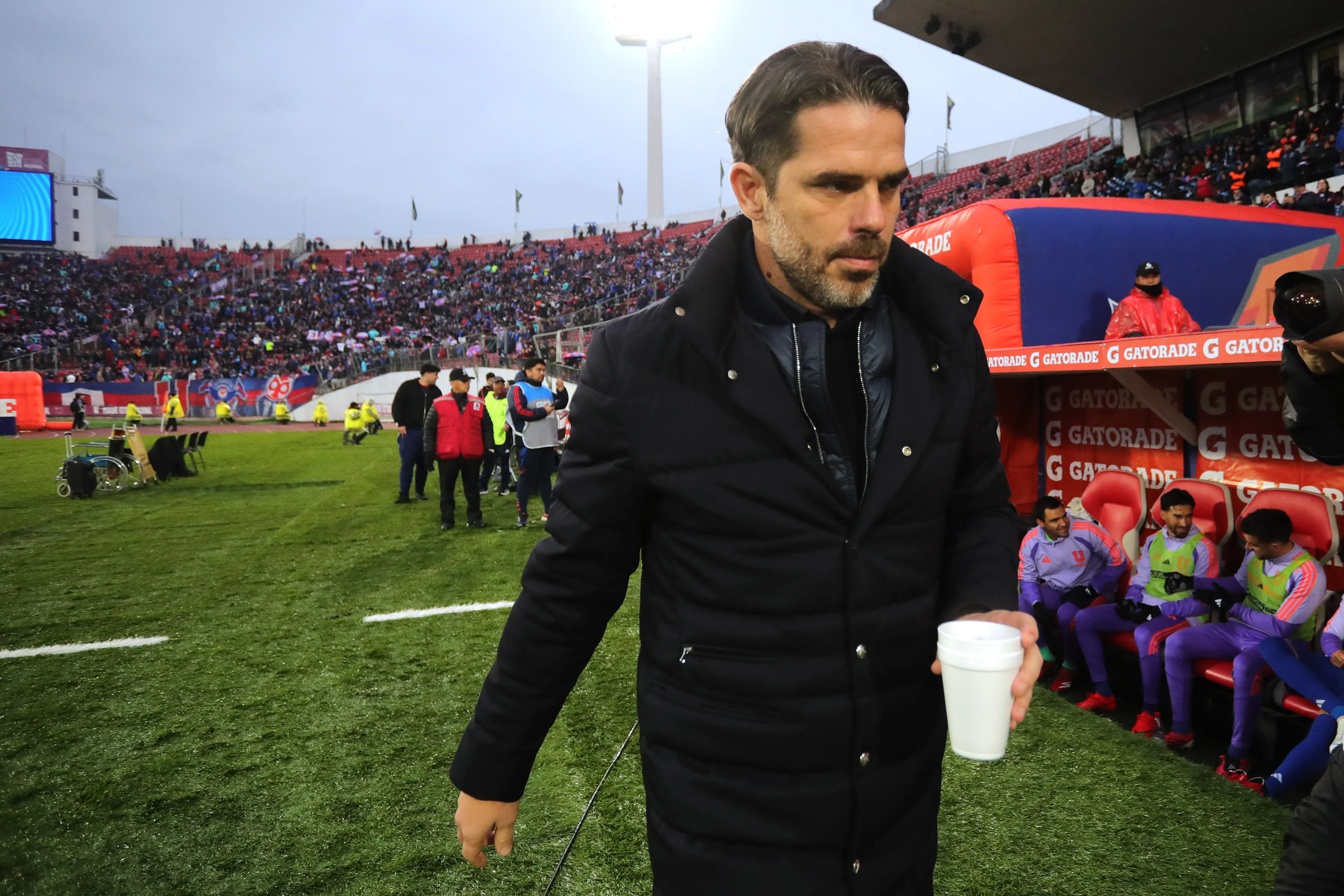 Fernando Gago comienza a agarrar la mano con el plantel de la U. Foto: Felipe Zanca/Photosport