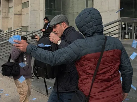 Tensión en Tribunales: barristas de la U se lanzan sobre Clark