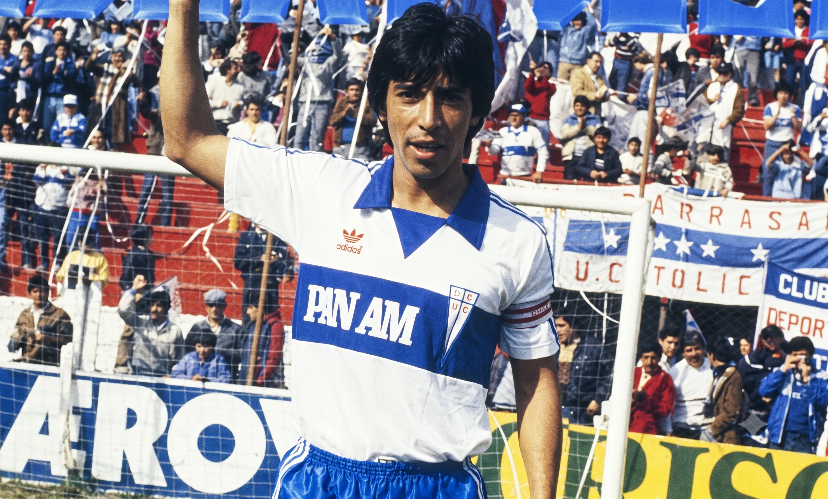Osvaldo Hurtado anotó 21 goles y fue el artillero del Campeonato Nacional 1987 que ganó Católica. (Foto: Archivo retocado con Gemini IA).
