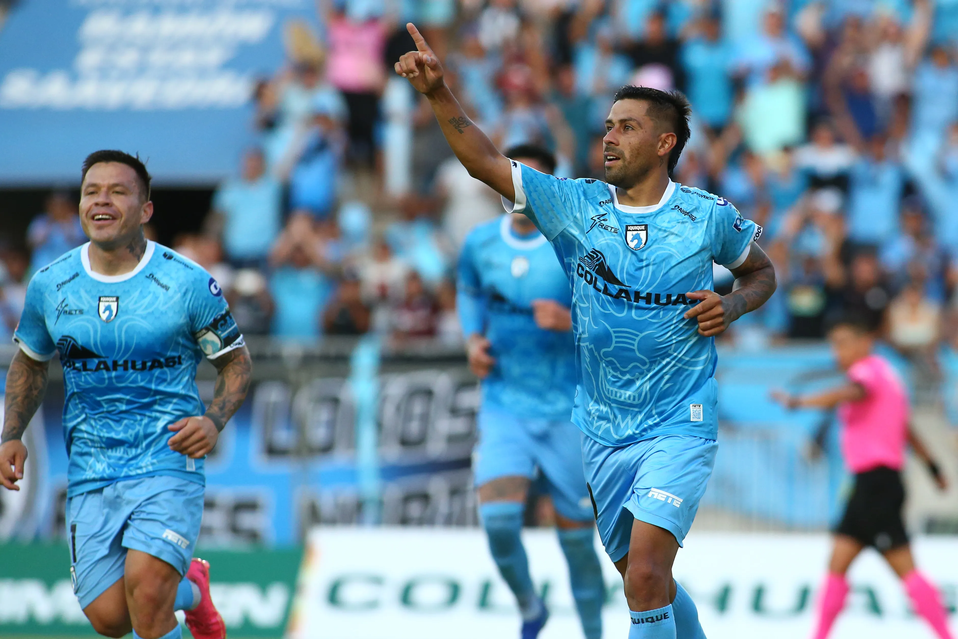 Ramón Fernández celebra en Deportes Iquique, donde coincidió con Leandro Navarro. (Alex Diaz/Photosport).