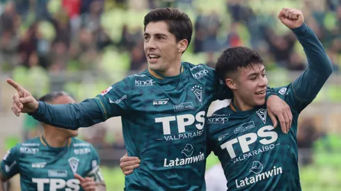 Leandro Navarro, la Bomba, anotó un golazo para el Decano en la victoria ante Santa Cruz.
