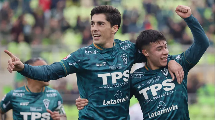 Leandro Navarro, la Bomba, anotó un golazo para el Decano en la victoria ante Santa Cruz.