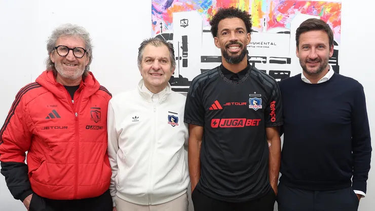 Vozinha firmó su contrato en Colo Colo.