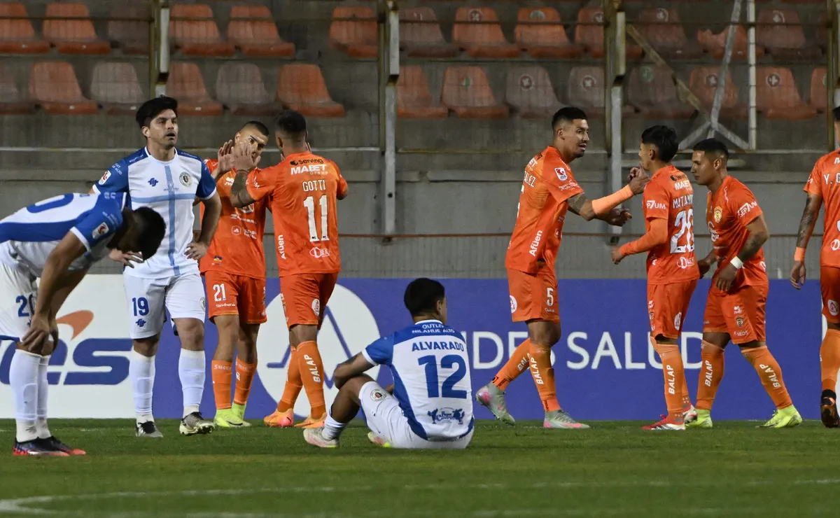 Delantero del fútbol chileno detenido por intento de atropello a carabinero Delantero del fútbol chileno detenido por intento de atropello a carabinero