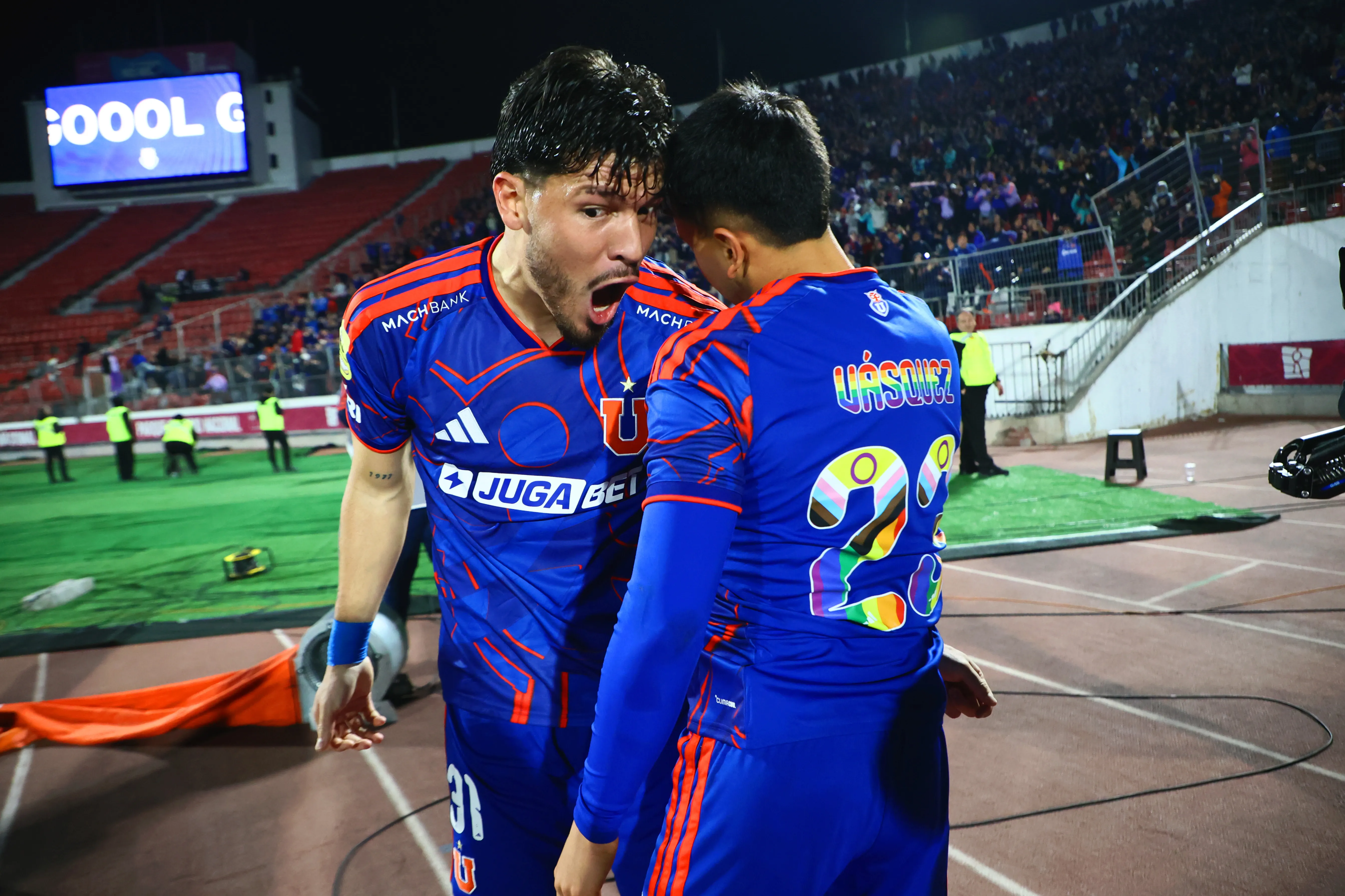 Bianneider Tamayo festeja junto a Ignacio Vásquez. (Dragomir Yankovic/Photosport).