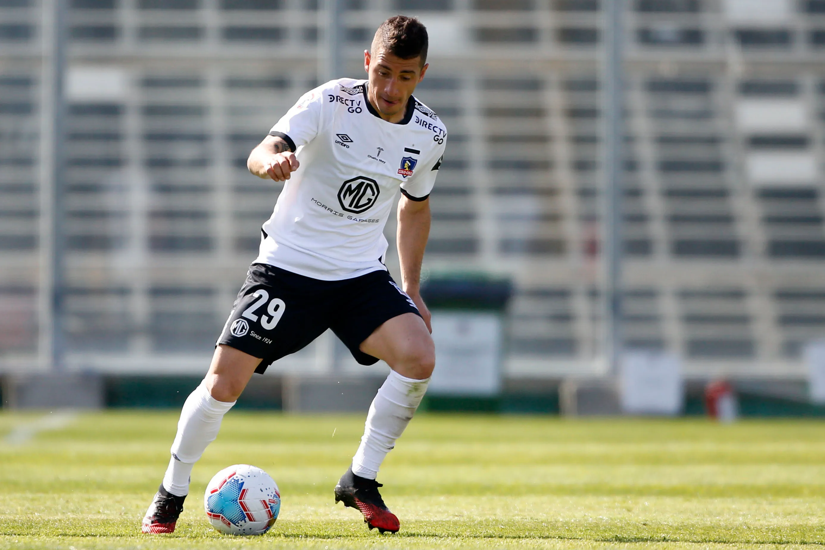 Carlos Carmona también es recordado con la 29 de Colo Colo. Foto: Andres Pina/Photosport