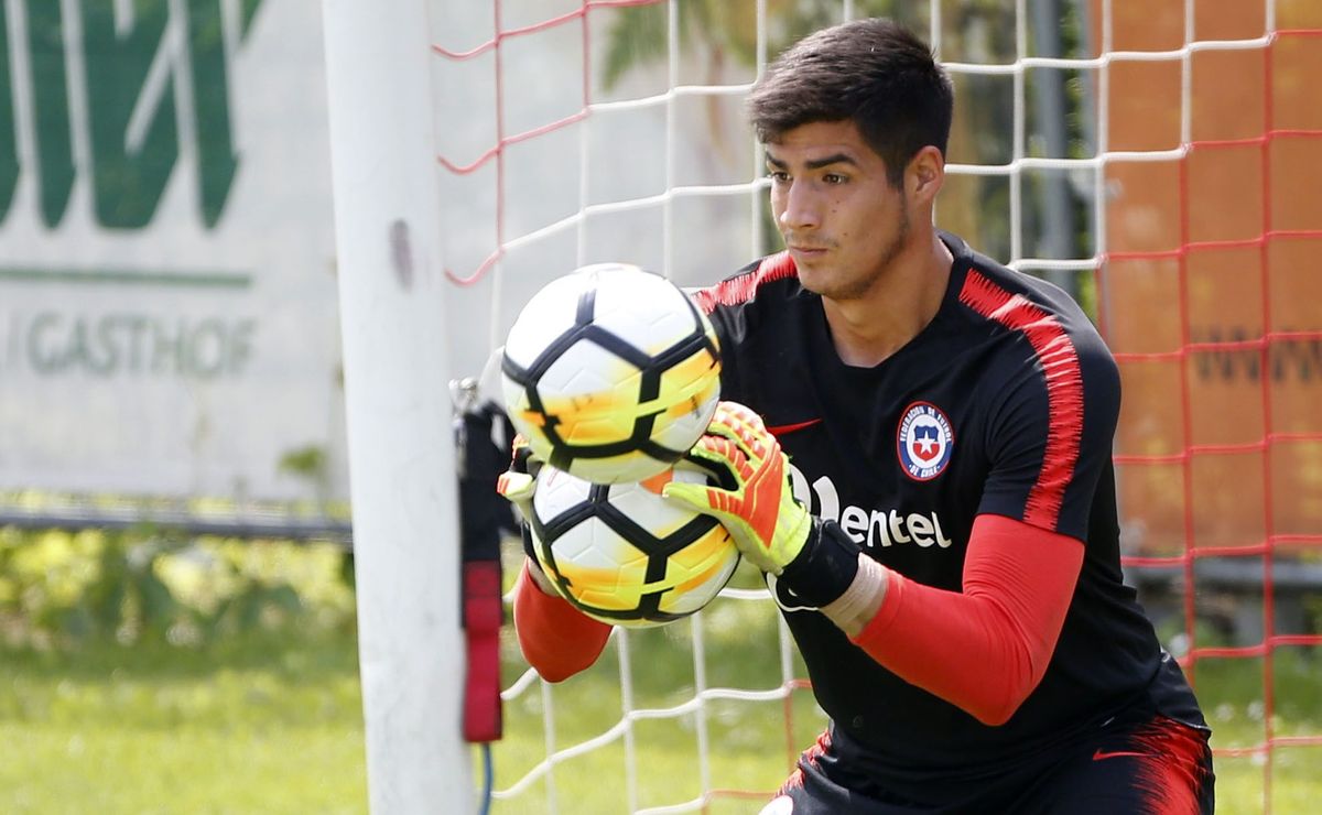 Se formó en la U de Chile, tiene al Dibu Martínez como referente y habla del fichaje de Vozinha en Colo Colo: “Una locura”