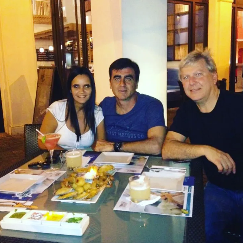 Luciano Duthu junto a Gustavo Quinteros en Ecuador. (Foto: Instagram).
