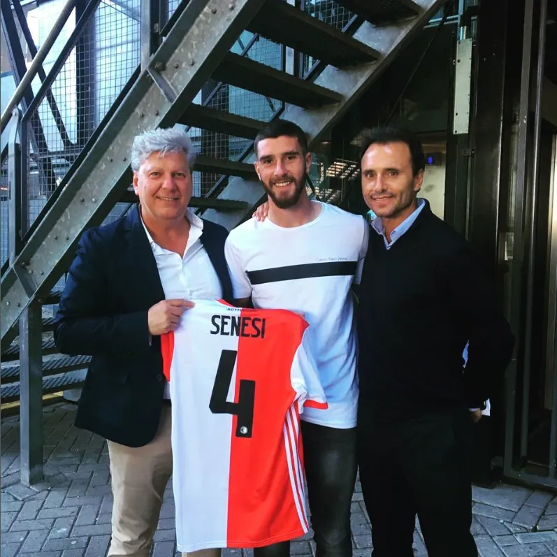 Luciano Duthu con Marcos Senesi, defensor argentino. (Captura Instagram).