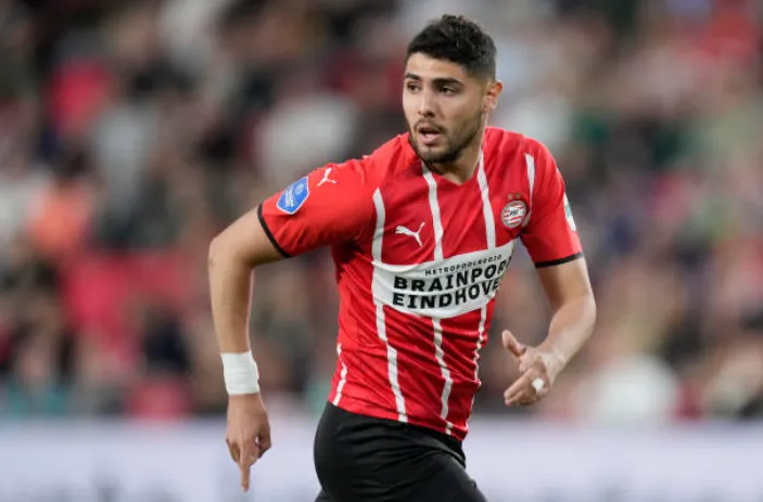 Maxi Romero en acción por el PSV Eindhoven: hizo un gol y dio dos asistencias en 17 partidos. (Getty Images).