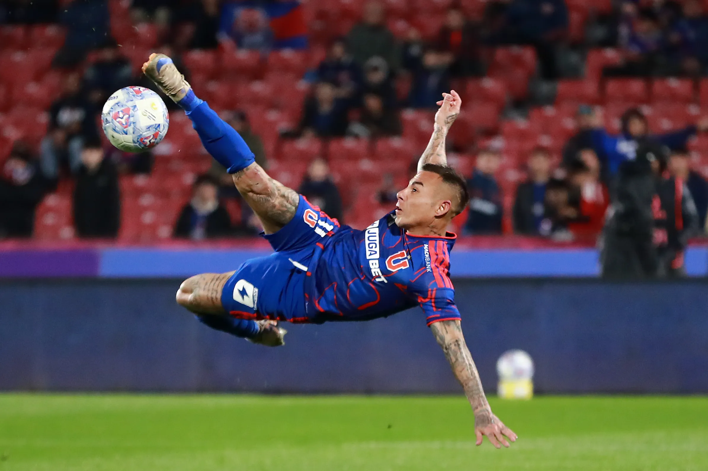 Eduardo Vargas como en sus mejores tiempos en la U. Foto: Felipe Zanca/Photosport