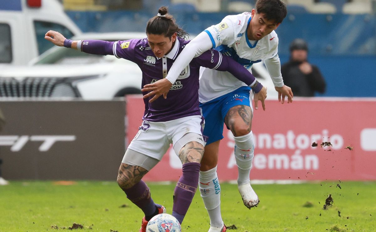 Fernando Díaz responde a los que dicen que Concepción gana por el estado de la cancha