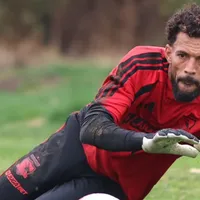 Claudio Bravo le raya la cancha a Vozinha tras llegada a Colo Colo