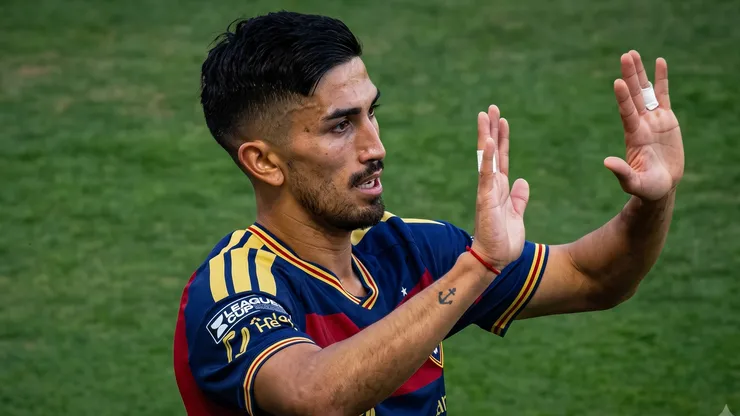 Este volante chileno-argentino celebró así ante Tigres de México.