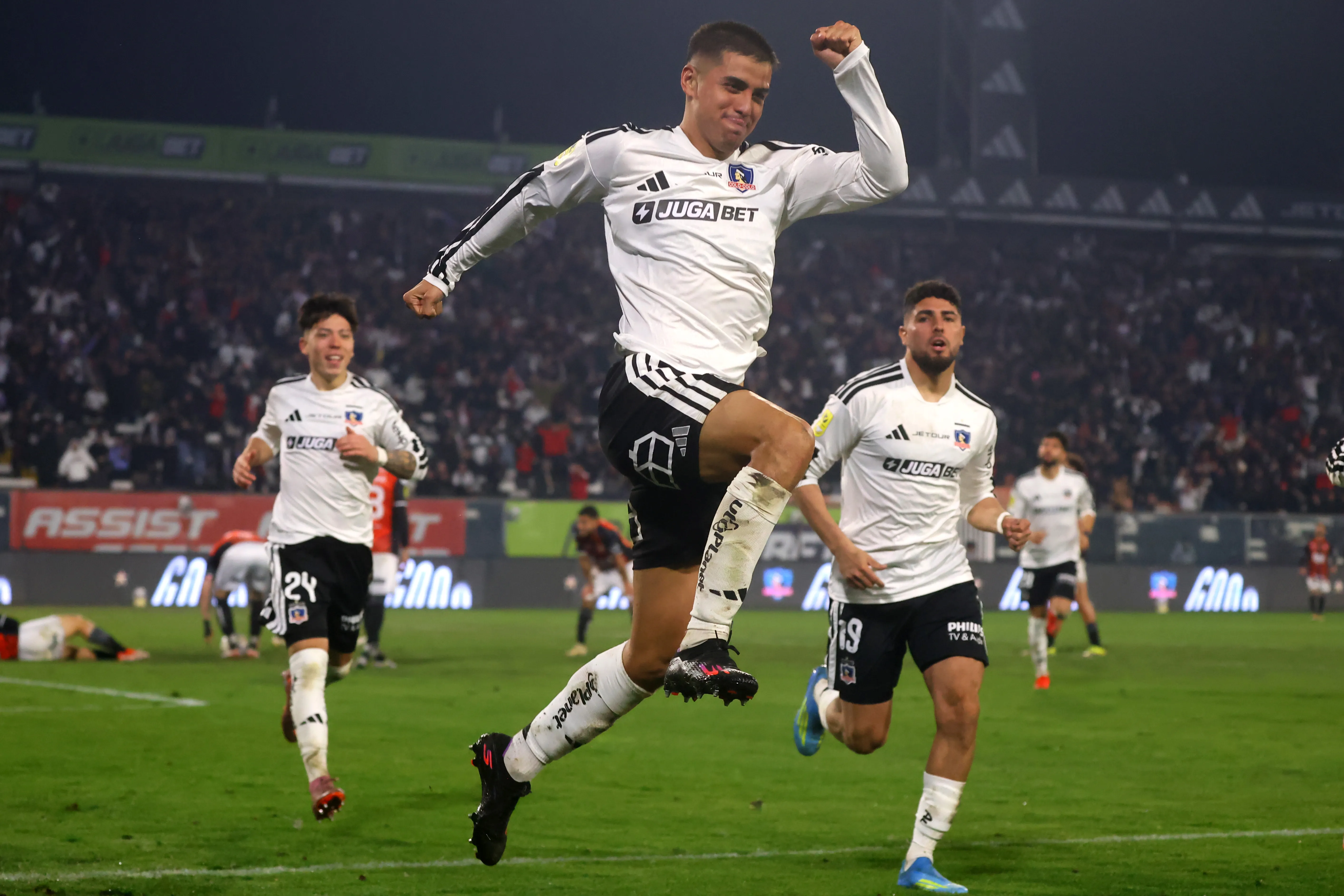 Álvaro Madrid celebró así el gol que le anotó a Deportes Limache. (Jonnathan Oyarzun/Photosport).