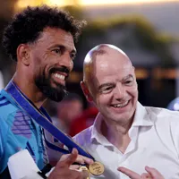 Infantino le ofrece la final del Mundial a país revelación a cambio de apoyo