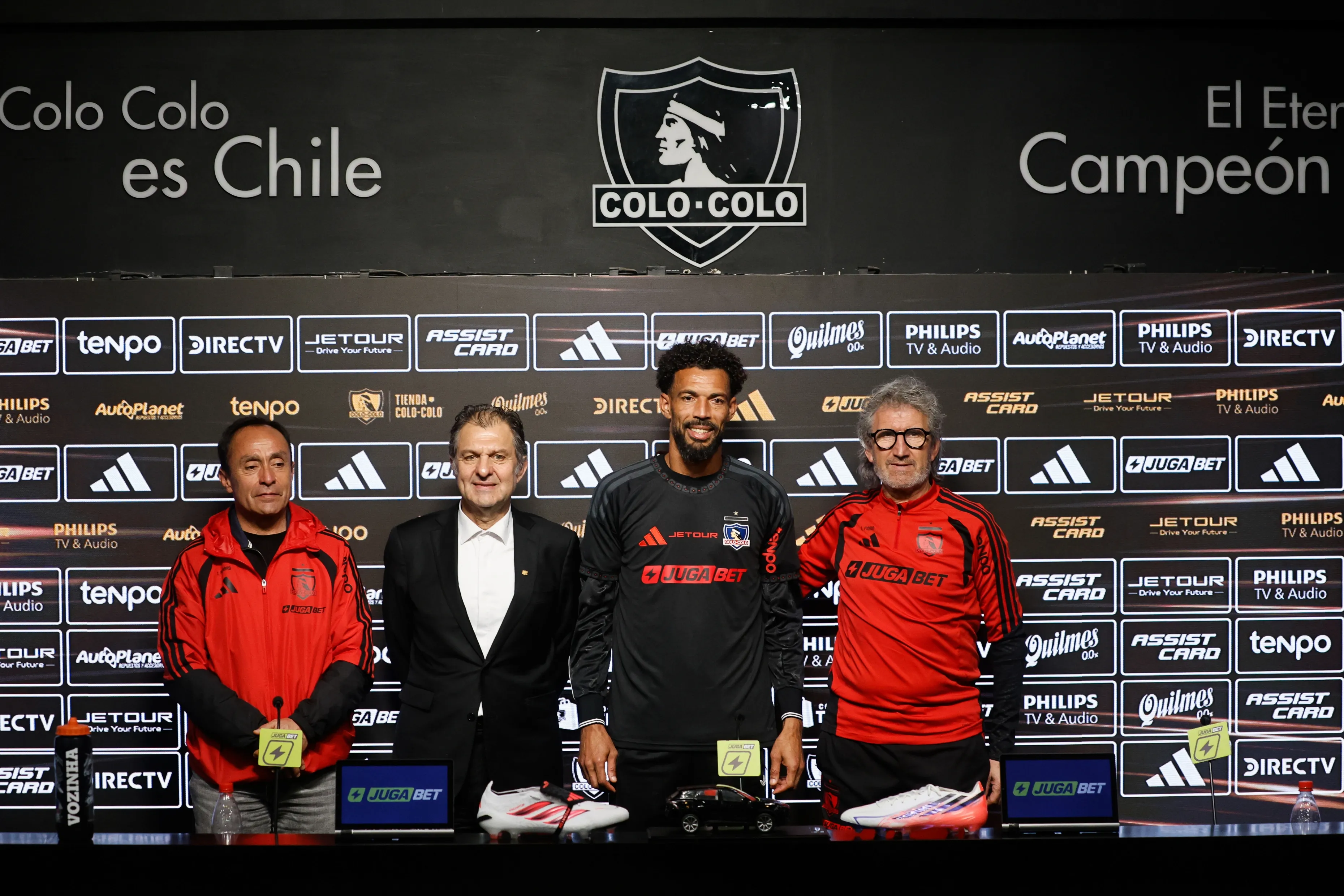 Vozinha fue presentado y dio su primera conferencia de prensa como jugador de Colo Colo. | Foto: Photosport.