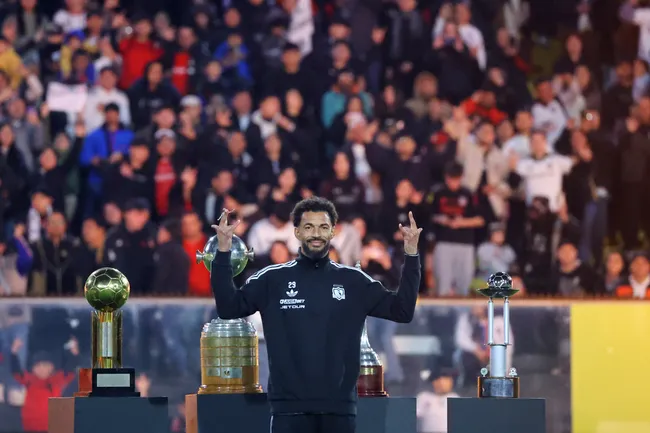 Poco más de 20 mil personas llegaron al Monumental para la presentación de Vozinha en Colo Colo. | Foto: Photosport.