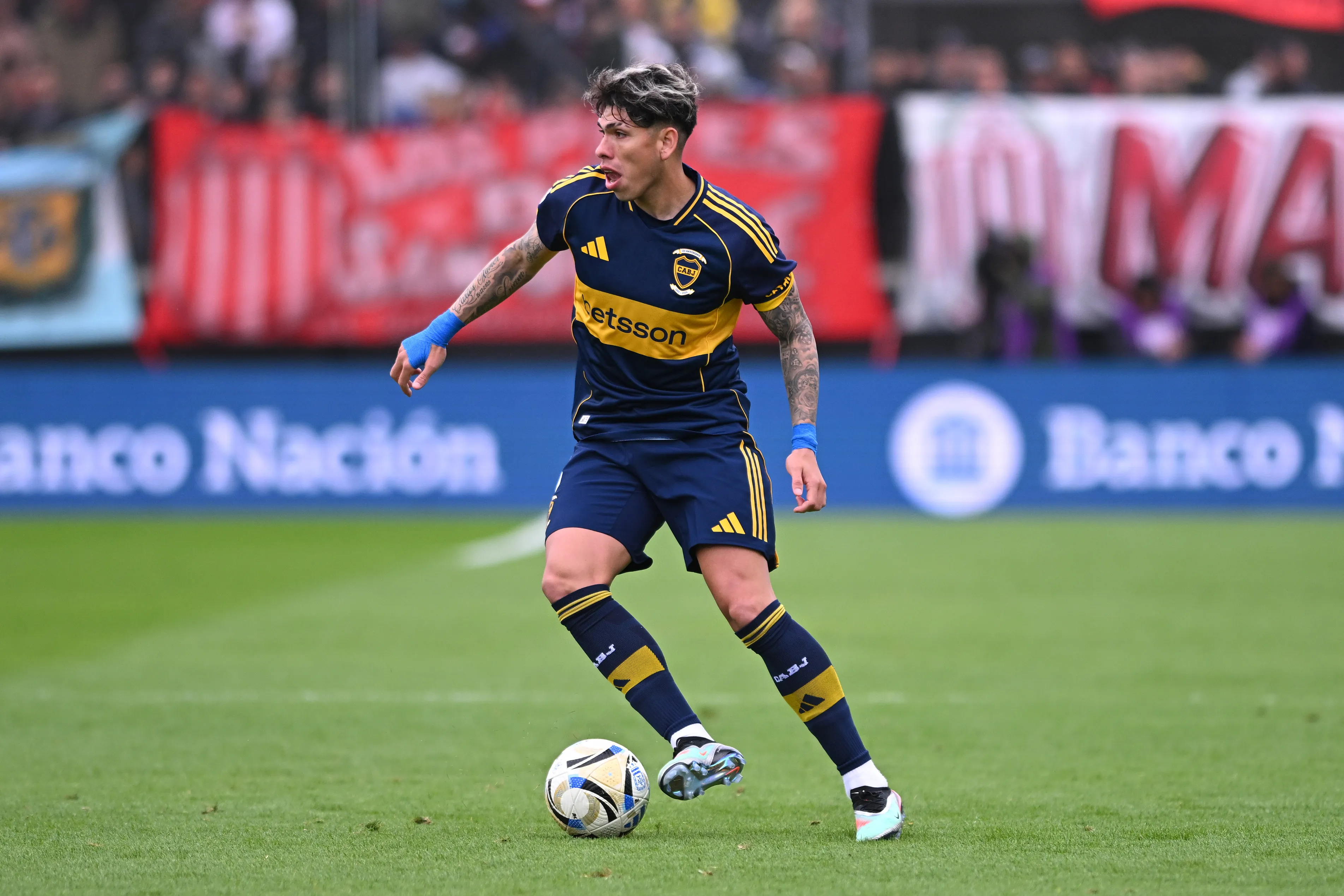 En Argentina tiene claro que Carlos Palacios tiene deseos de volver a Colo Colo. | Foto: Getty Images.