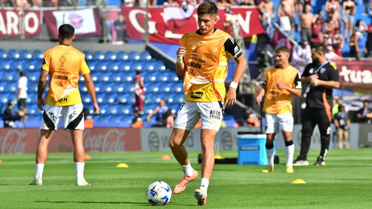 Iván Román tiene casi todo listo para jugar en Colo Colo.