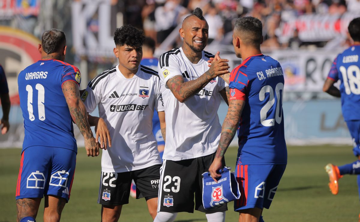 Vidal dice ser un “Romántico Viajero” en viral lapsus: “¿Esa hue… es de la U? No existe, solo existe Colo Colo”
