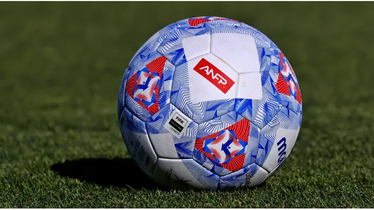 Una delicada denuncia golpea a la B del fútbol chileno.