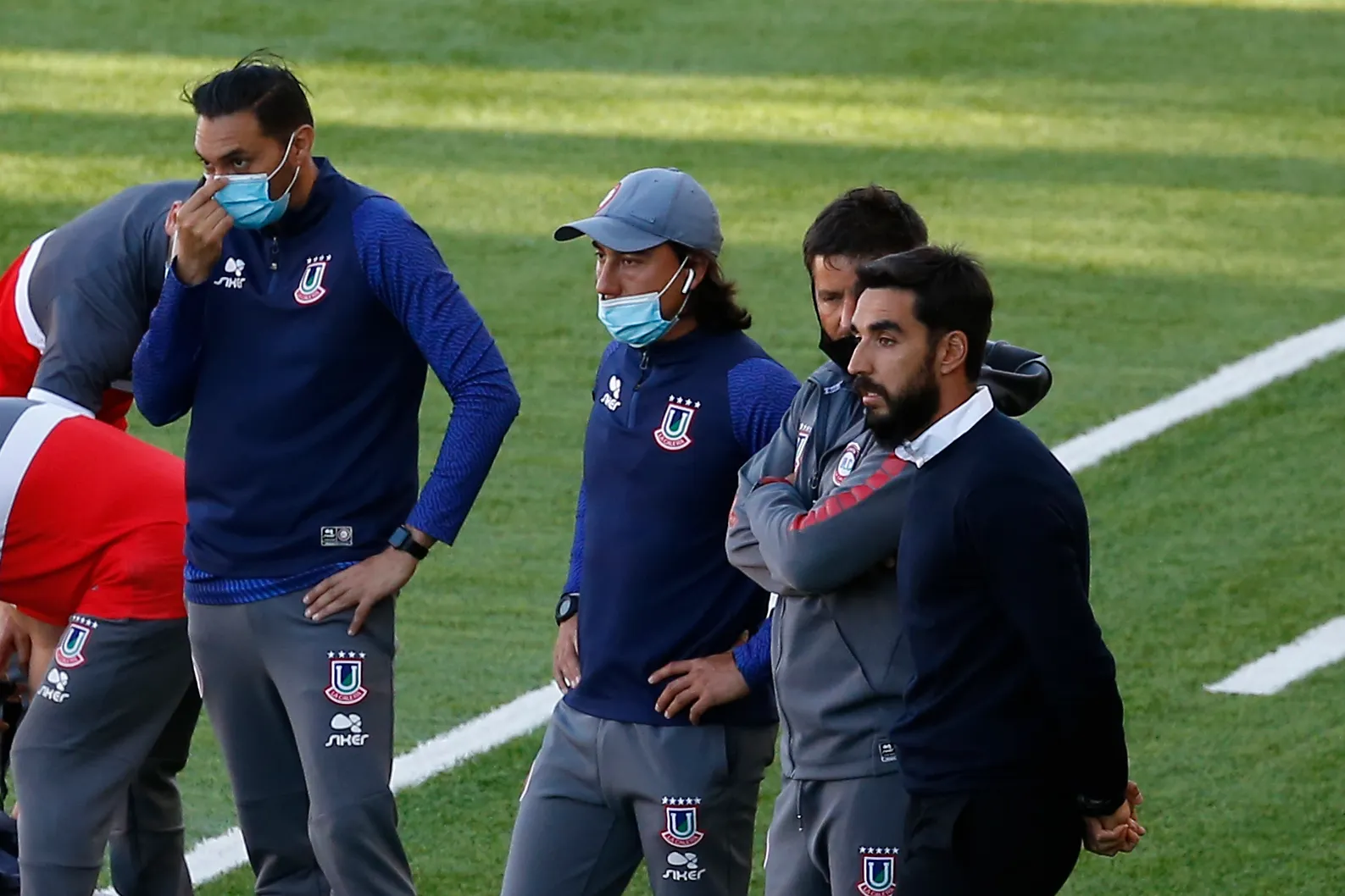 César Lagos en el cuerpo técnico de Paqui Meneghini en Unión La Calera durante la época del Covid-19. (Raul Zamora/Photosport).