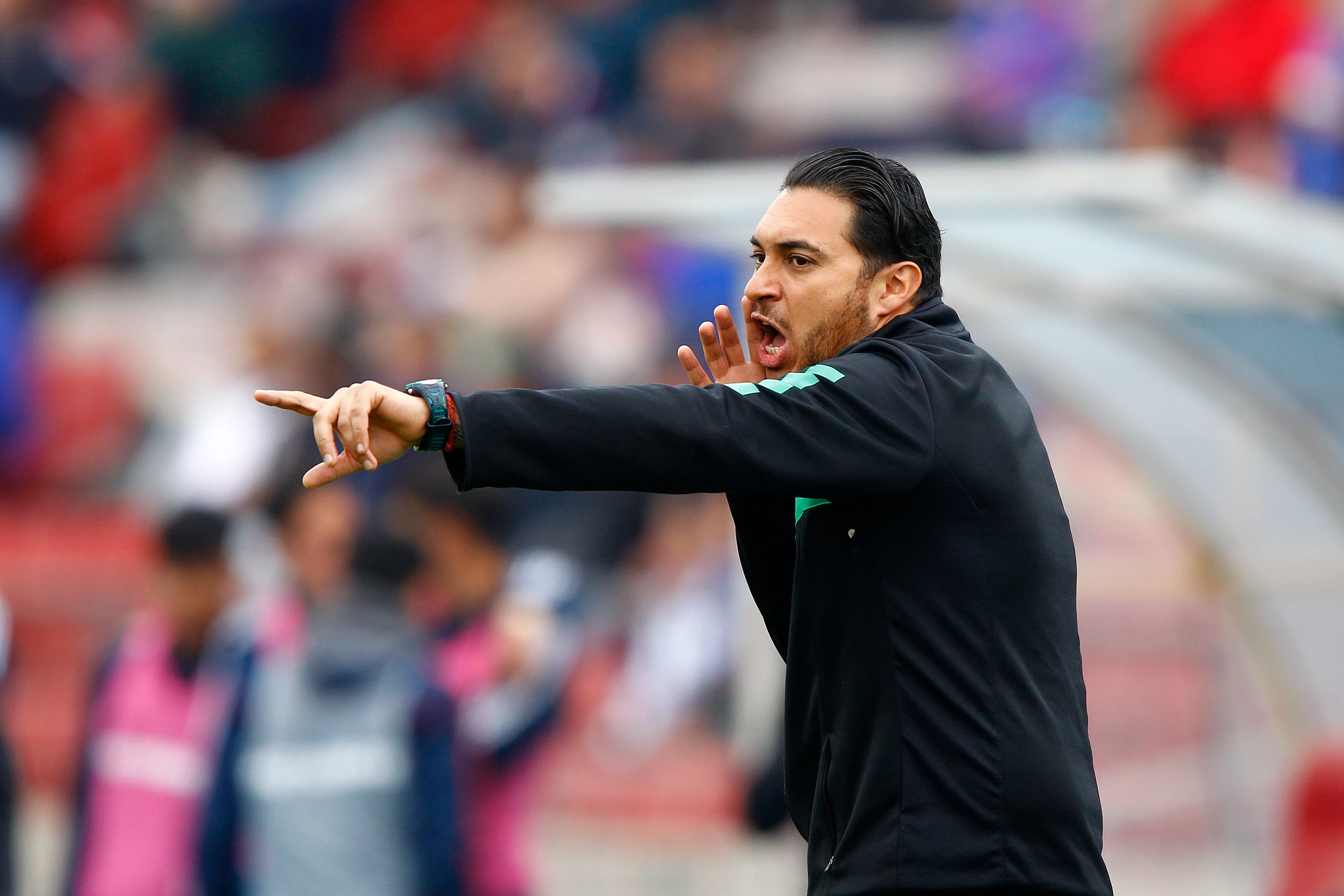 César Lagos en su época en Deportes Temuco, donde también trabajó junto a Hugo Vilches. (Felipe Zanca/Photosport).