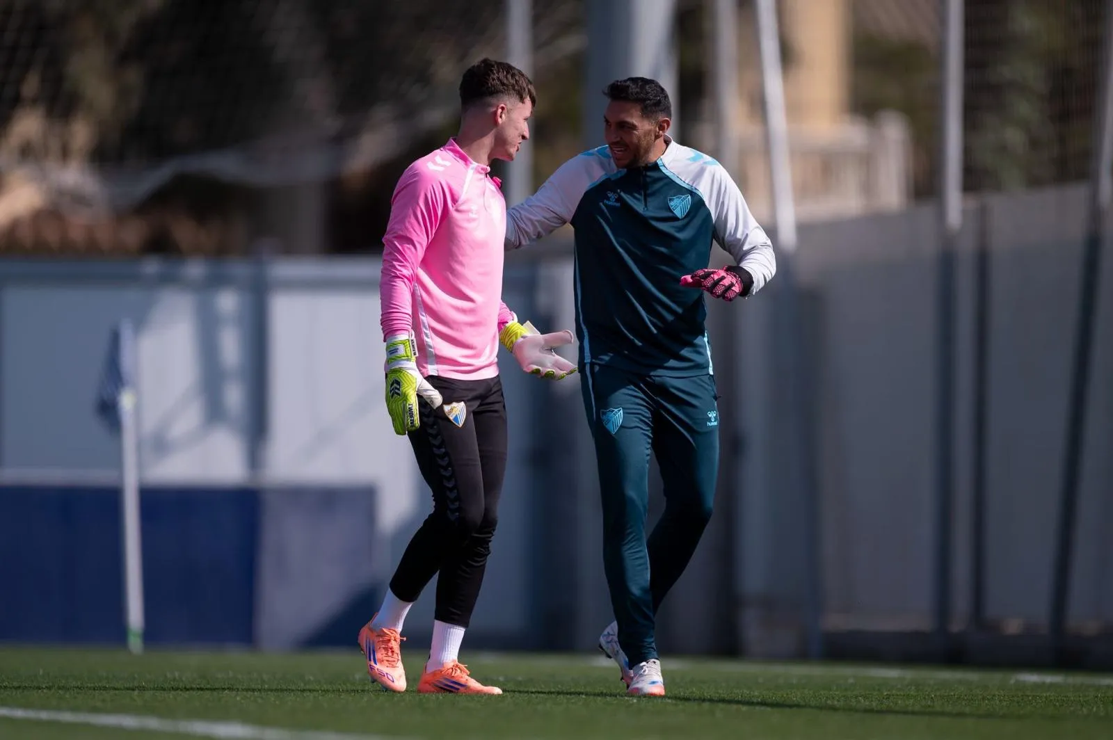 César Lagos en plena práctica del Atlético Malagueño, filial del Málaga CF, donde es parte de la pretemporada. (Foto: Cedida).
