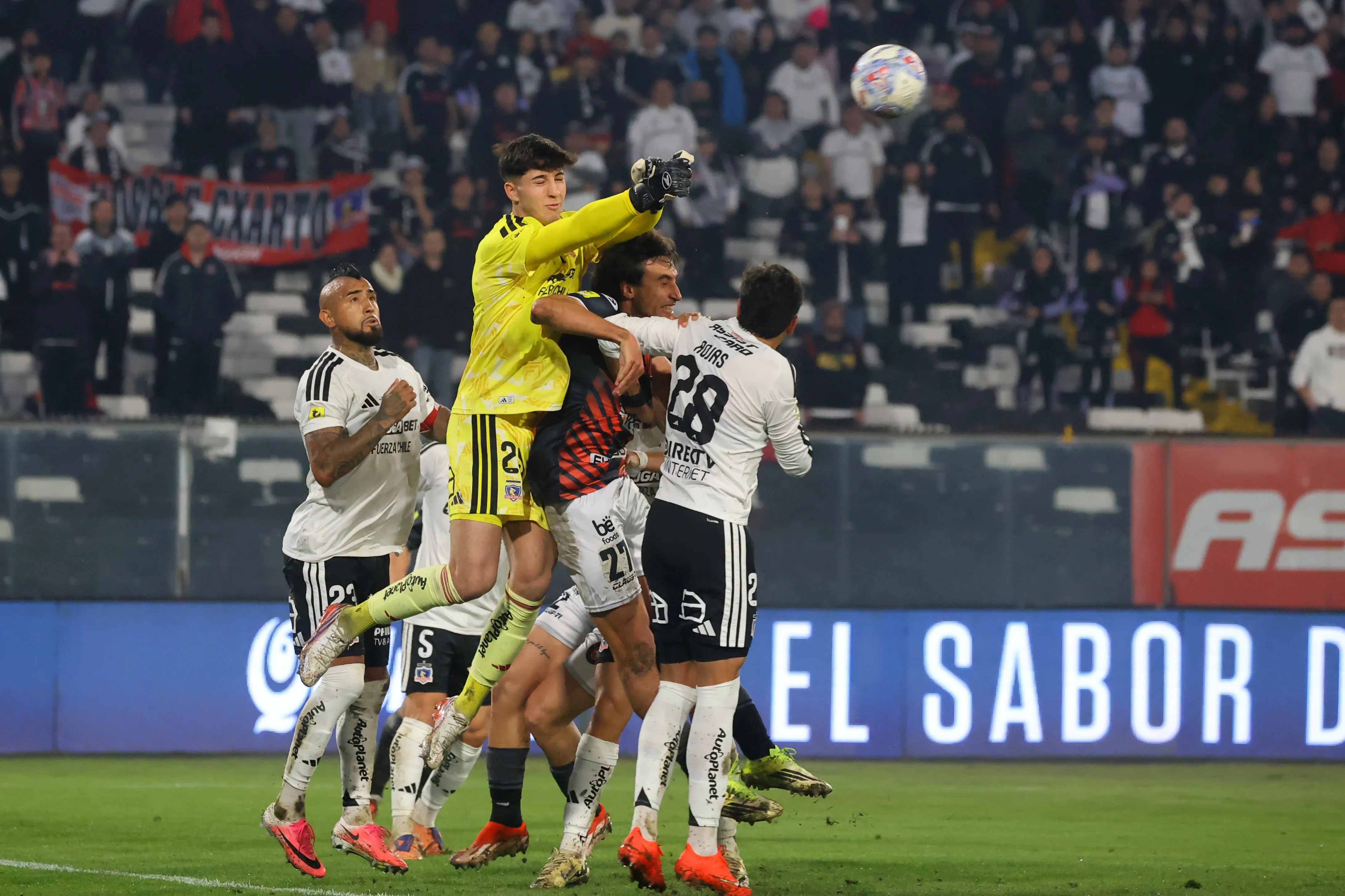 Gabriel Maureira en acción ante Deportes Limache. (Jonnathan Oyarzun/Photosport).
