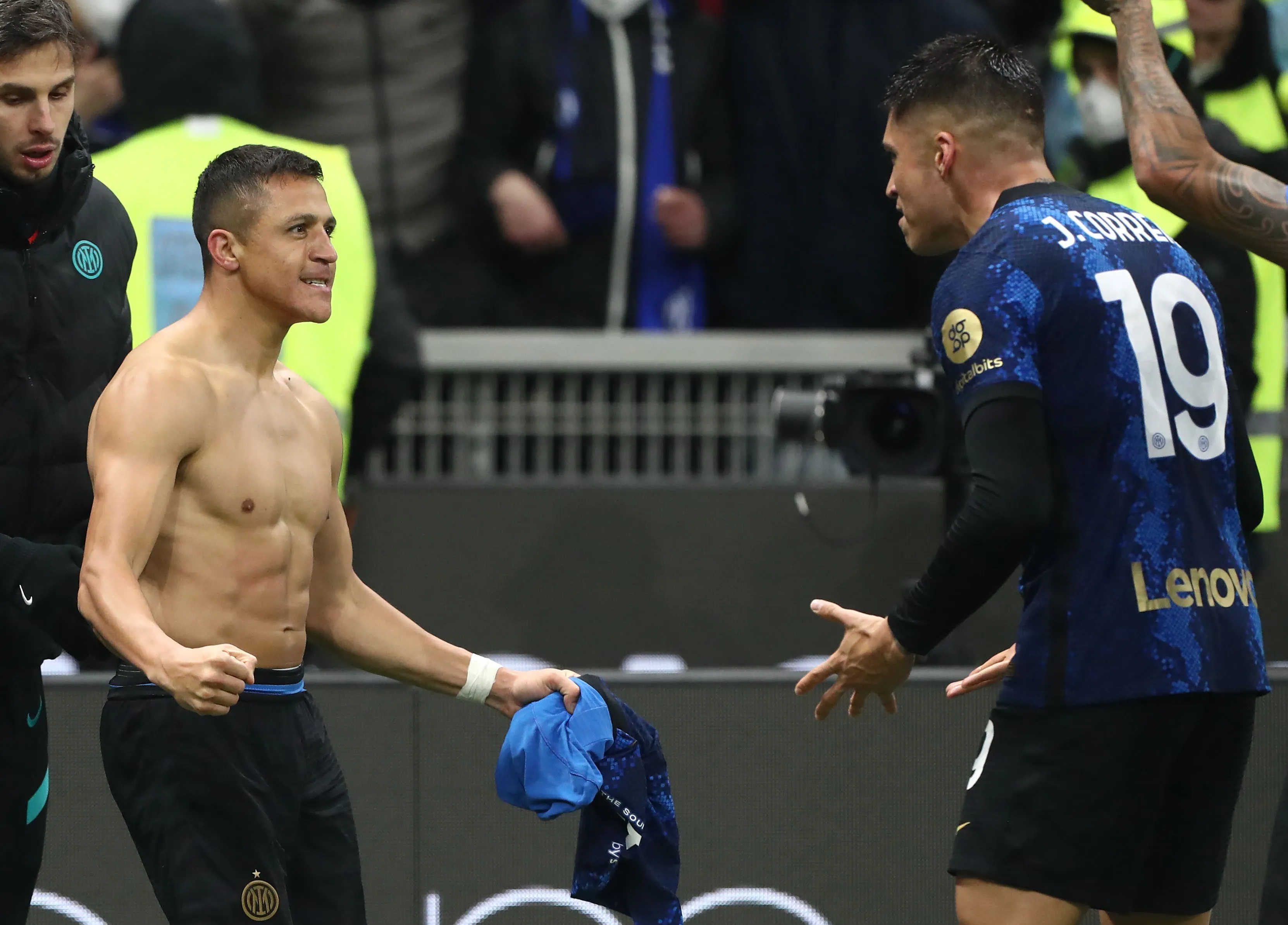 Joaquín Correa fue compañero de Alexis Sánchez en el Inter de Milán. También de Arturo Vidal. (Marco Luzzani/Getty Images).