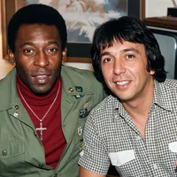 Ama a la U, es un famoso cantante, carreteó con Pelé y fue agente: "Soy futbolista..."