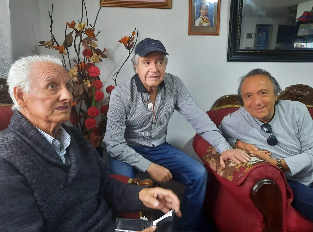 Wildo junto a José Alfredo Fuentes y Leonel Sánchez, uno de sus grandes ídolos. (Foto: cedida).