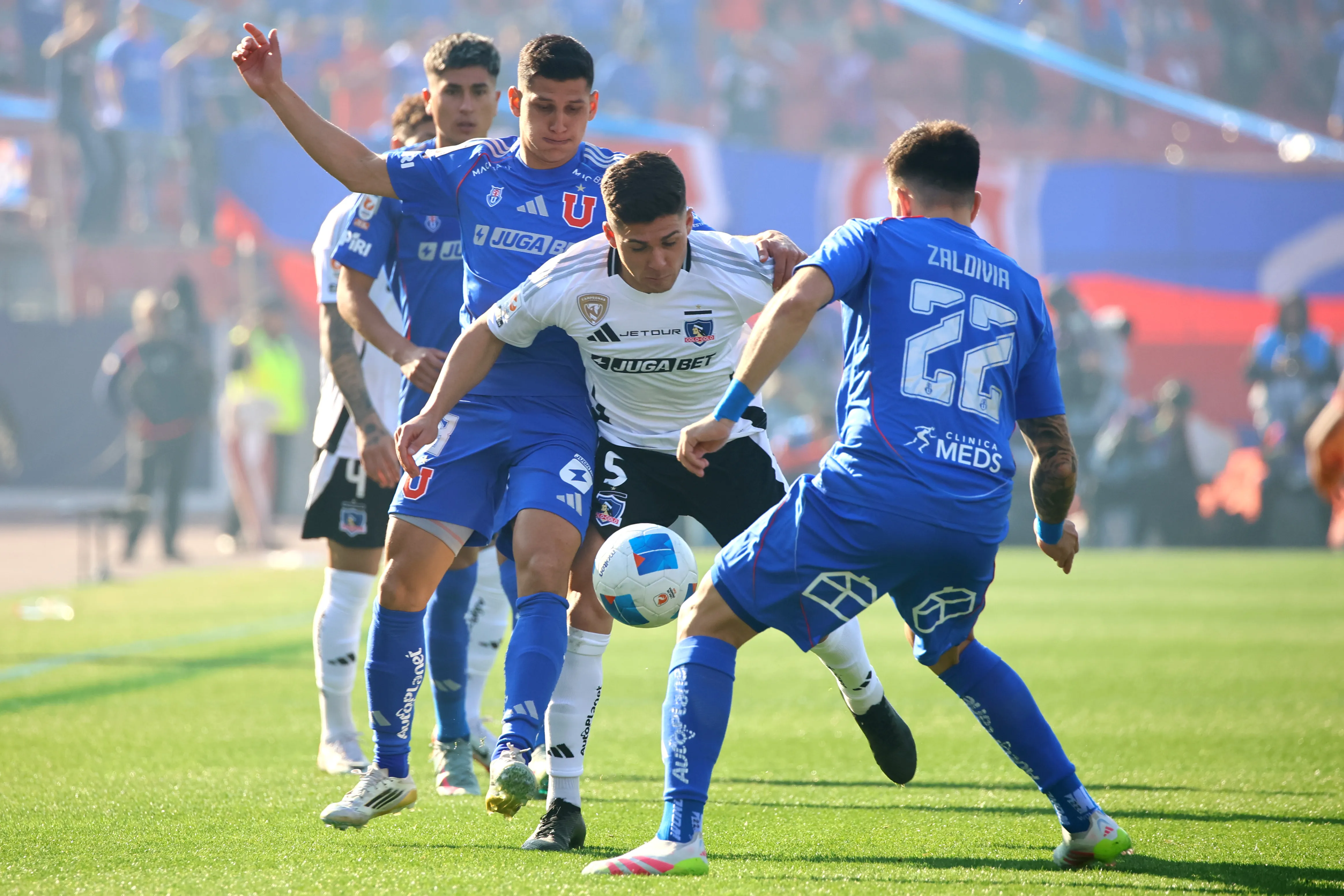 El Superclásico 200 entre Colo Colo y la U en el Nacional se jugará con hinchas albos en las tribunas. | Foto: Photosport.