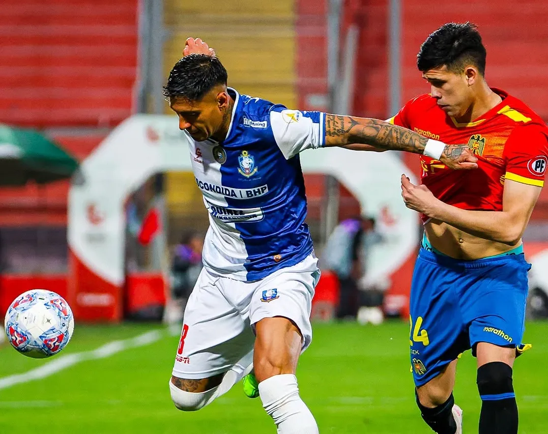 Unión Española quedó fuera de los puestos de liguilla tras caer por 3-0 ante los Pumas. | Foto: Deportes Antofagasta. 