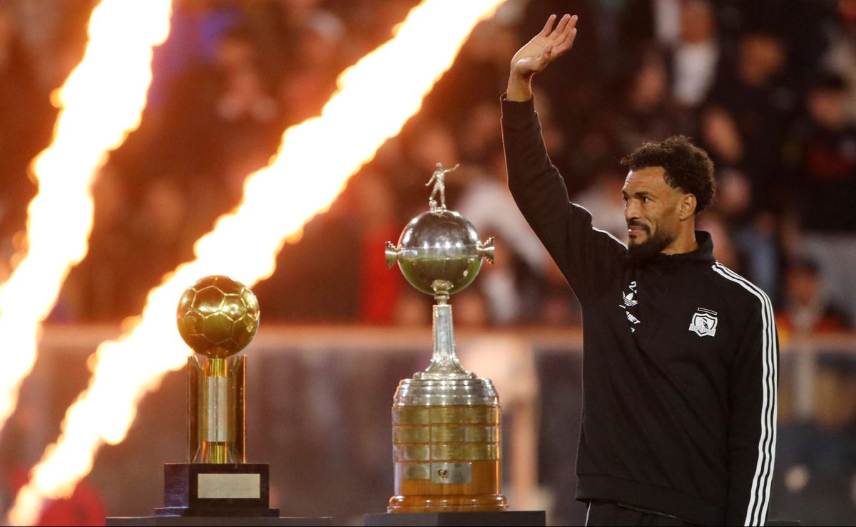 “Muy feliz y orgulloso”: la reacción de Vozinha a su masiva presentación en Colo Colo