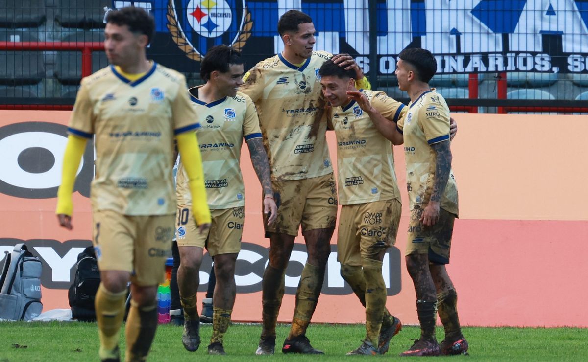 Tabla: Everton se ríe del lodo, golea a Huachipato y se mete en la lucha por copas internacionales
